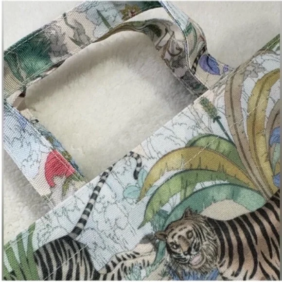 Gucci  Tiger Print shopping dust tote  bag - Picture 8 of 14